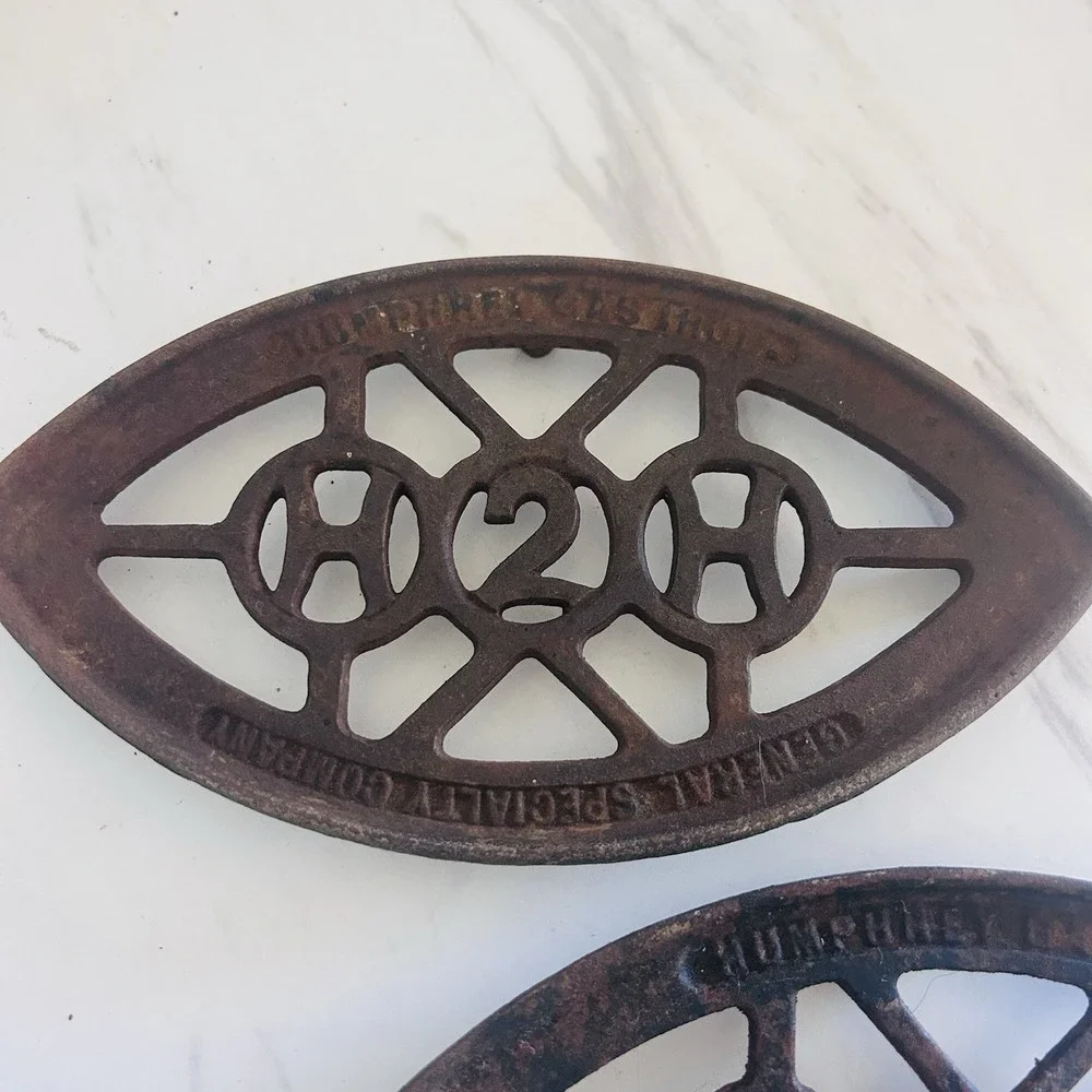 Antique Cast Iron Sad Iron‎ Trivet Humphrey Gas General Specialty Co Lot of 2 UU